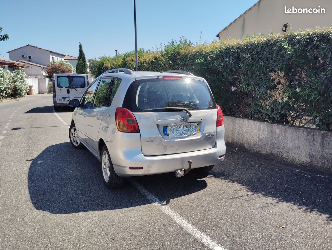 Voiture Toyota COROLLA VERSO (image 3)