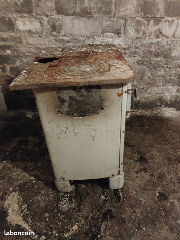 Vieille cuisinière en fonte (image 2)