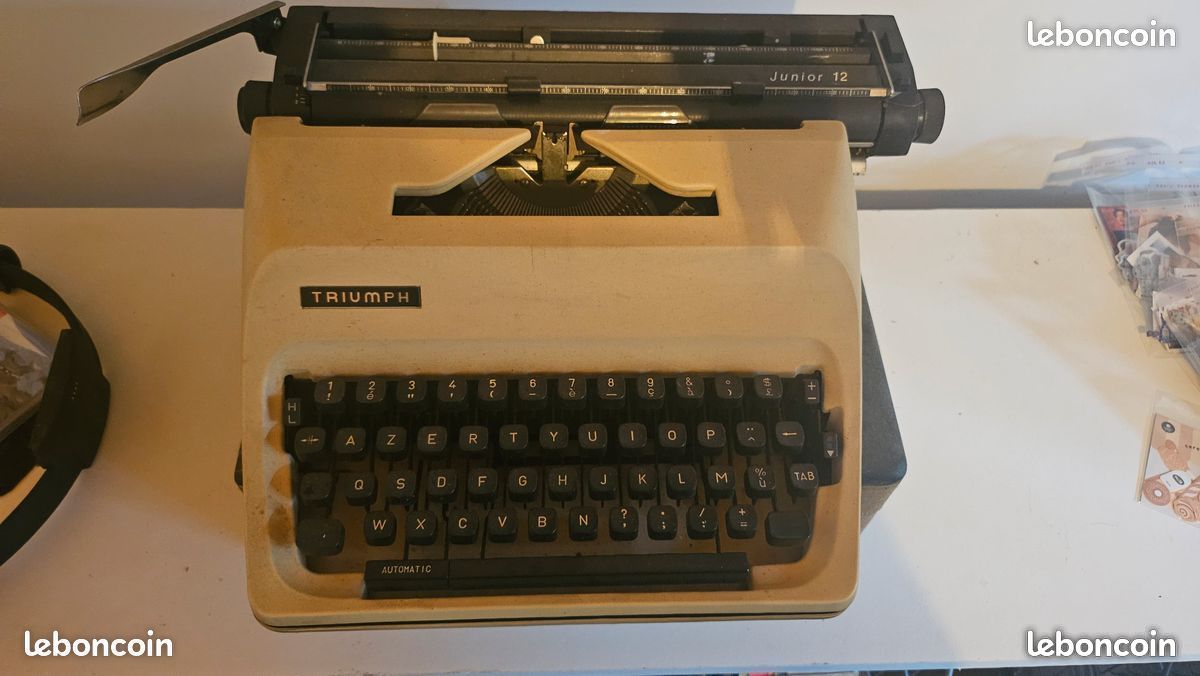 Machine à écrire Triumph (image 1)