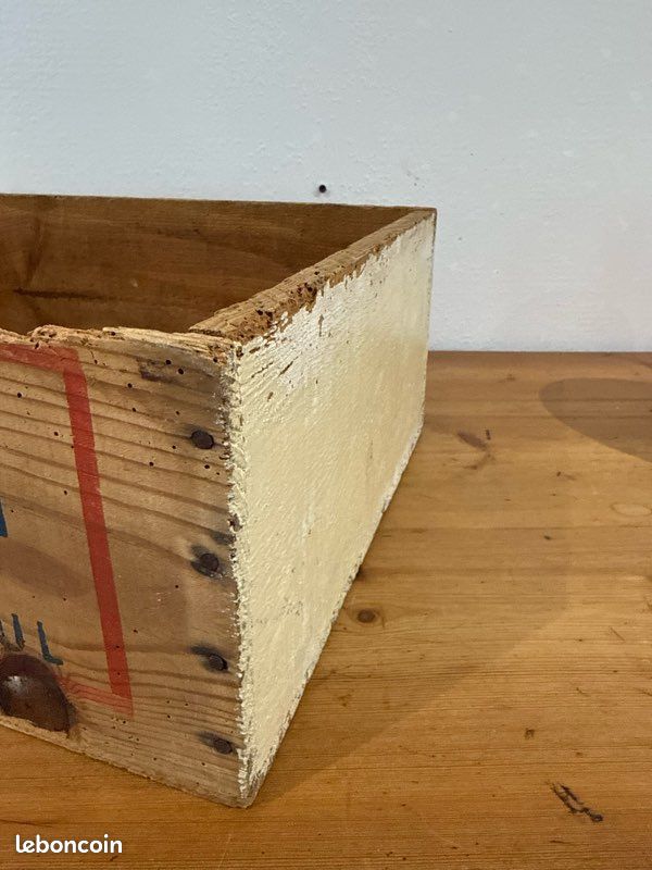 Customiser Une Petite Valisette En Bois Pour En Faire Une Boite De Jeu Uno Unique