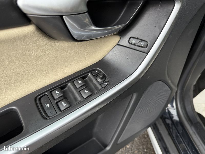 Volvo XC60 D3 163CH DRIVE R-DESIGN (image 17)