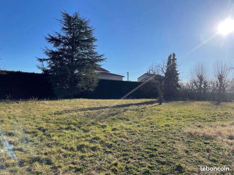 Terrain 1800 m² · à Blanquefort · 1 800 m² · 285 000 €