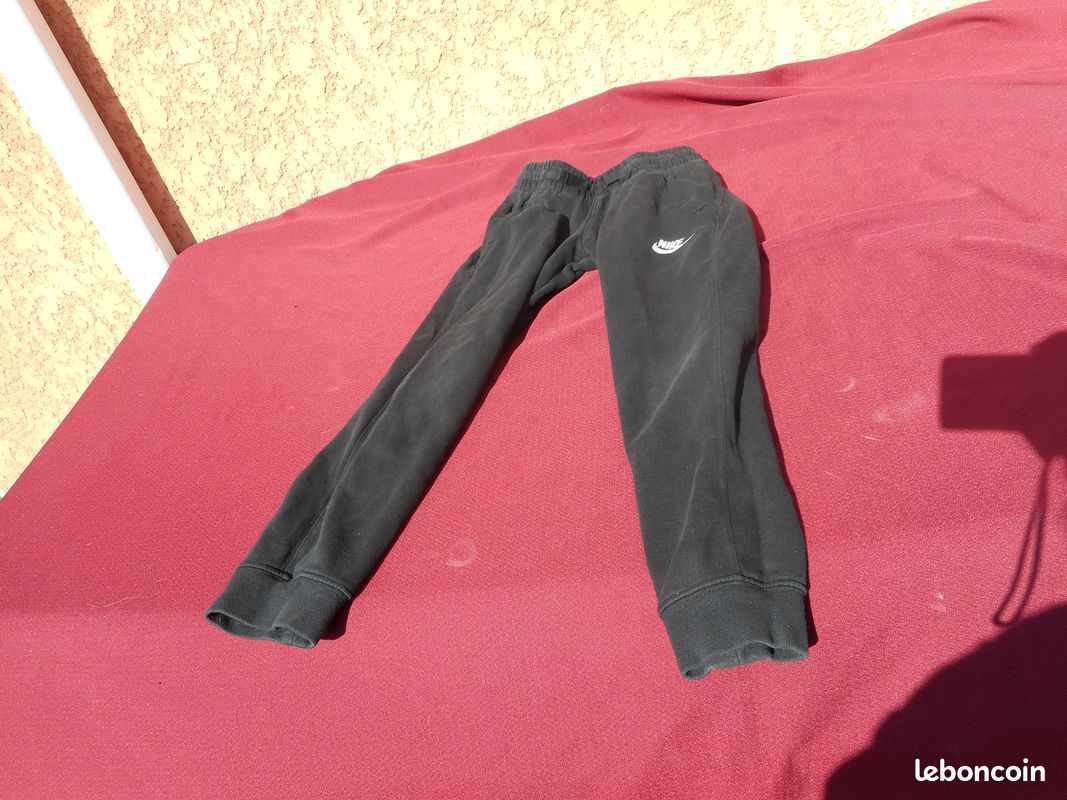 Pantalon jogging enfant 7-8 ans noir nike (image 1)