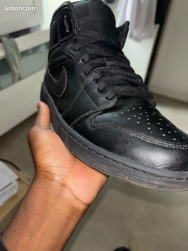 Air Jordan 1 (image 3)