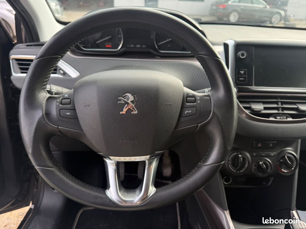 PEUGEOT 2008 1.2 VTi 82ch BVM5 Active (image 5)