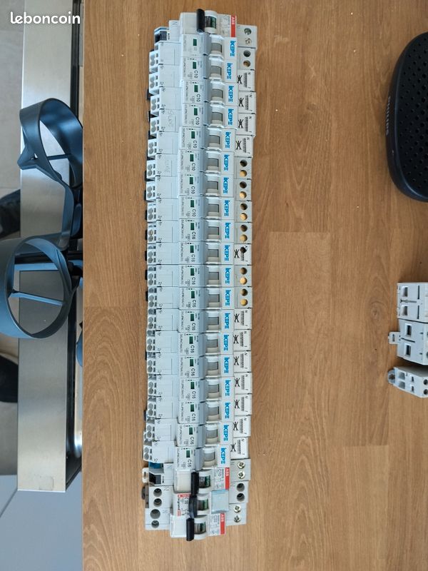Vend lot disjoncteur (image 1)