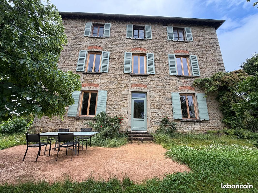 Maison 10 pièces 240 m² · à Limonest · 240 m² · 950 000 €