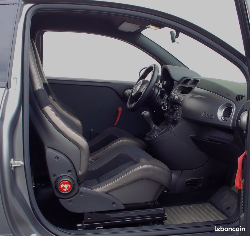 ABARTH 695 1.4I 190CH BIPOSTO / Première main / Couleur Gris Mat Performance / Sièges Baquets Sabelt / échappement AKRAPOVIC / Pack Carbone / Jantes OZ Racing 18 / magnifique exemplaire d'origine (image 8)