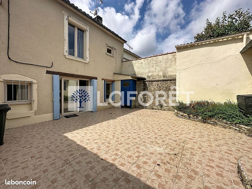 Maison 5 pièces 138 m² · à La Châtaigneraie · 138 m² · 750 €/mois