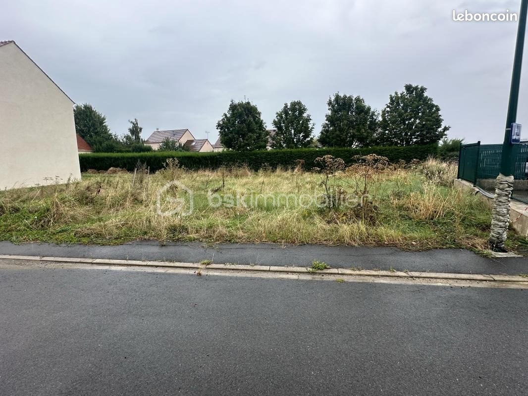 Terrain 496 m² · à Longnes · 95 000 €