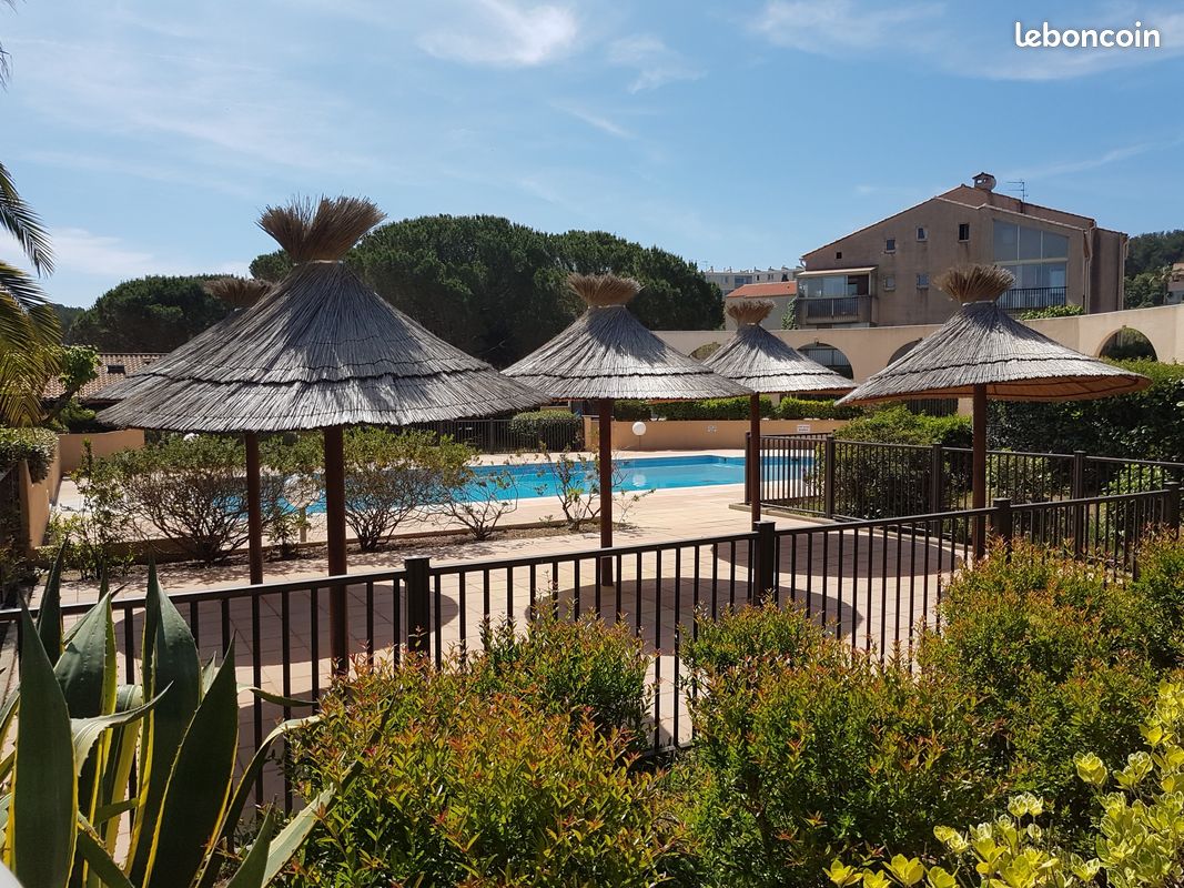 Presqu’ile de Giens. T2 duplex. Calme. Lumineux. Piscine (image 2)