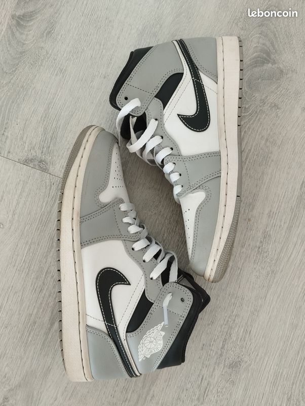 Nike Air Jordan 1, en gris et noir, pointure 40 Chaussures