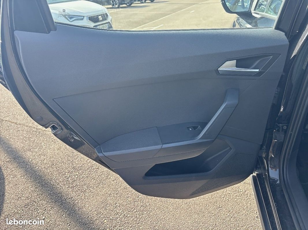 SEAT Arona 1.0 TSI 95 ch Start/Stop BVM5 Copa (image 28)