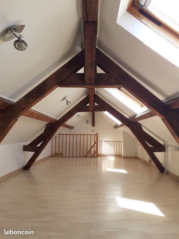 Appartement atypique dans maison avec cour commune