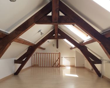 Appartement atypique dans maison avec cour commune