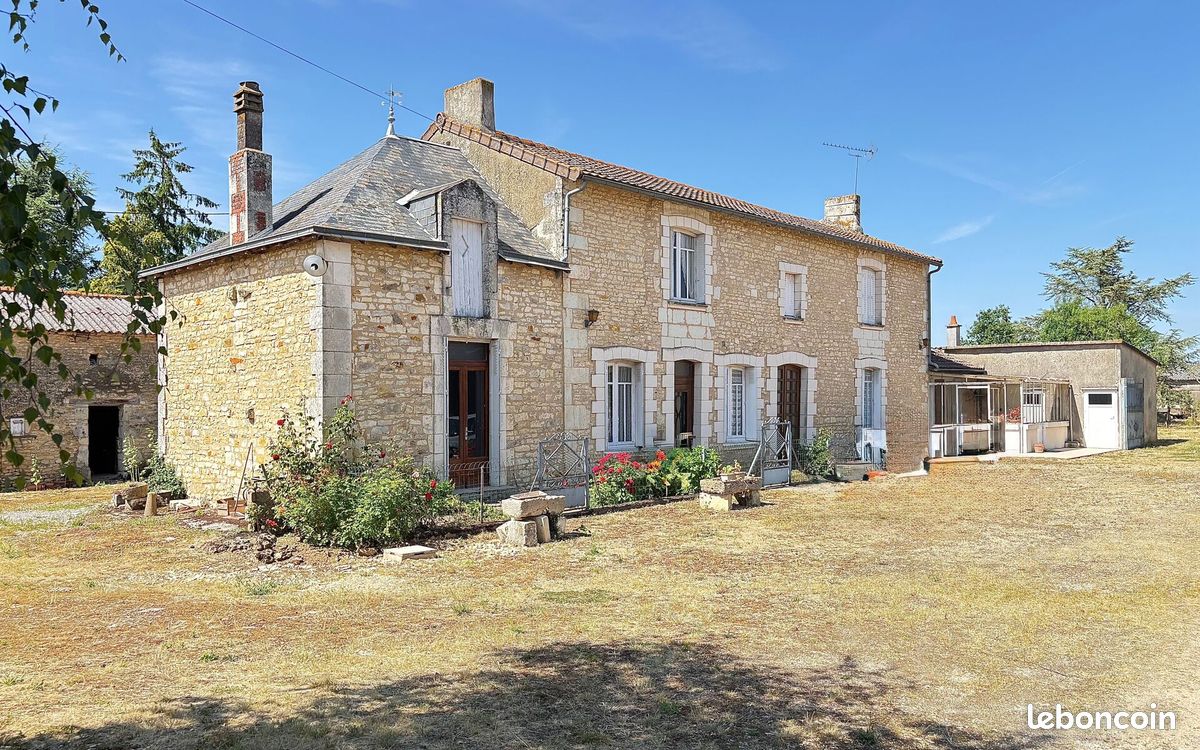 Maison 8 pièces 212 m² · à Amberre · 212 m² · 235 000 €