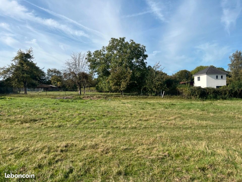 Terrain 608 m² · à Saint-Pierre-des-Fleurs · 74 000 €