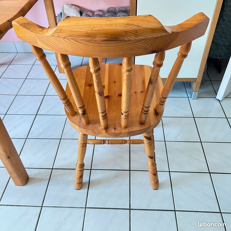 Table en bois et 4 chaises (image 2)