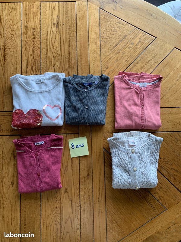 Lot de 4 gilets et 1 pull léger fille taille 8 ans (image 1)