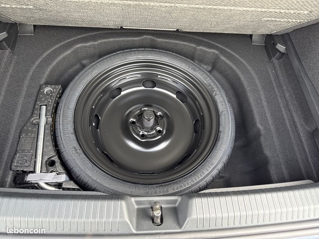 VOLKSWAGEN Golf 1.5 eTSI EVO2 150 DSG7 R-Line Edition (image 24)