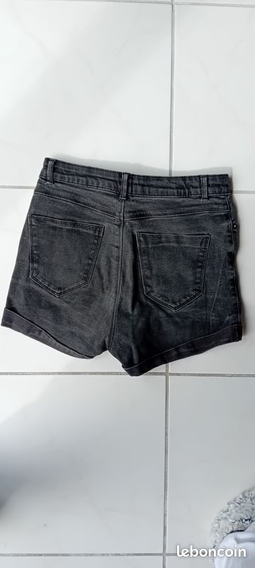 Short kiabi noir taille 34 (image 2)
