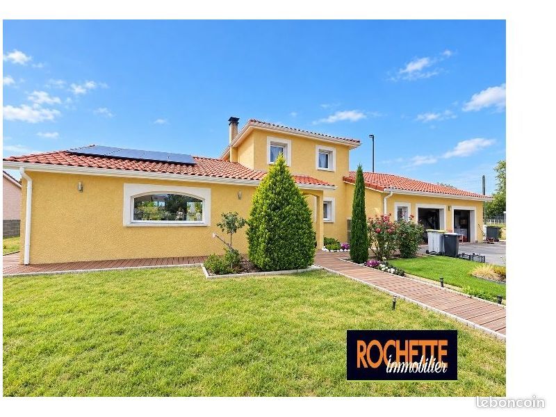 Maison 6 pièces 157 m² · à Boisset-lès-Montrond · 157 m² · 437 000 €