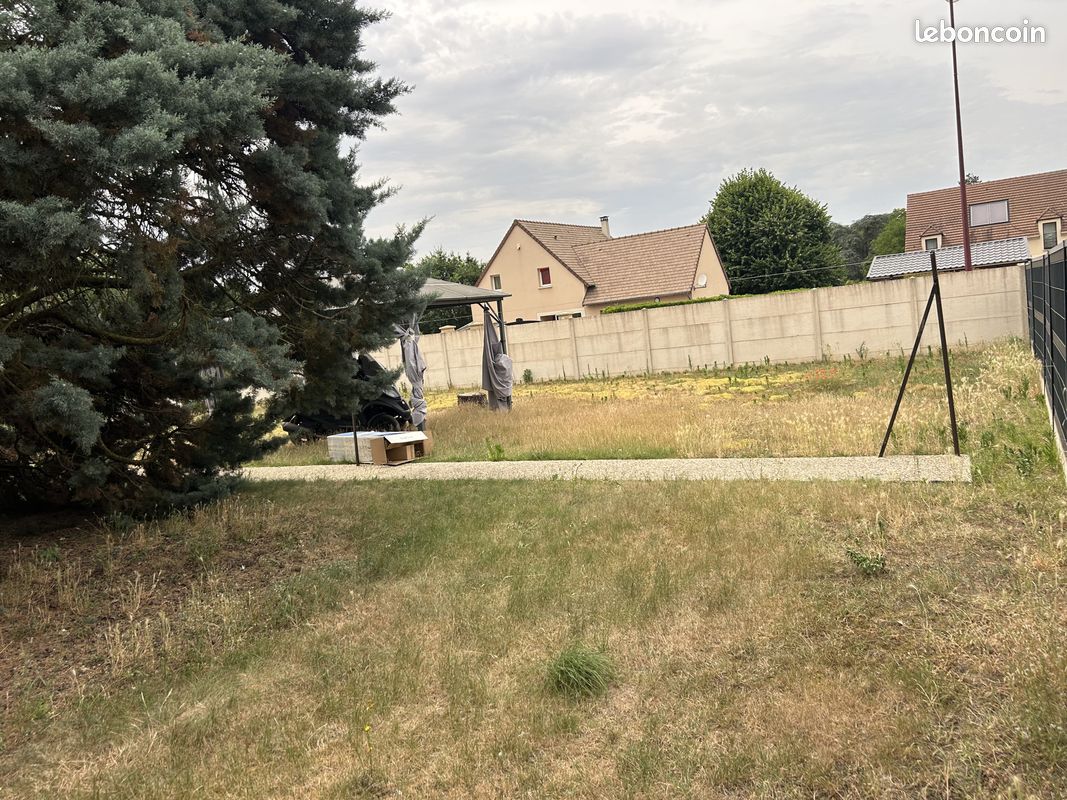 Terrain 366 m² · à Freneuse · 366 m² · 127 200 €