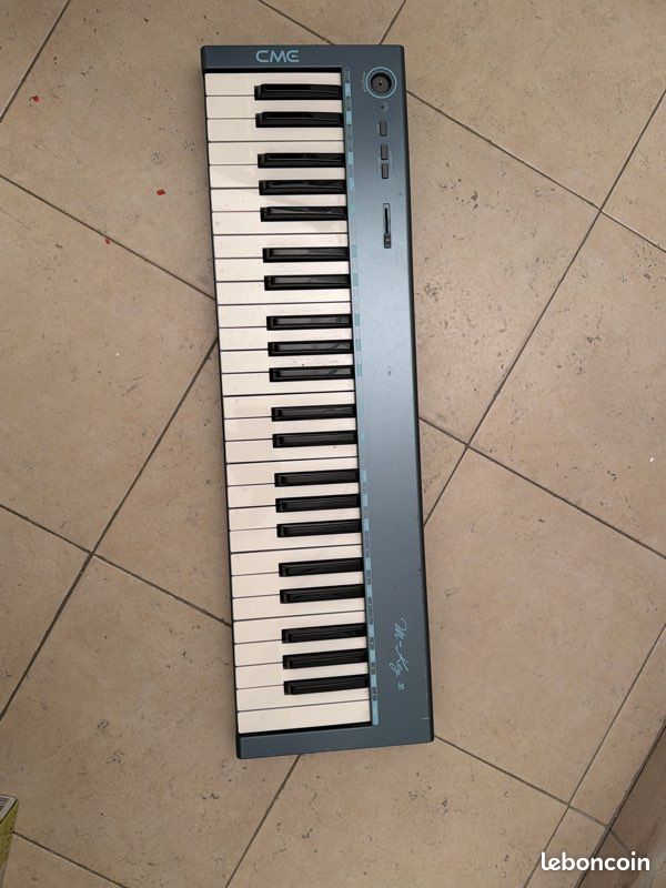 Piano (image 1)