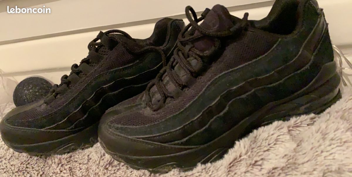Nike (image 1)
