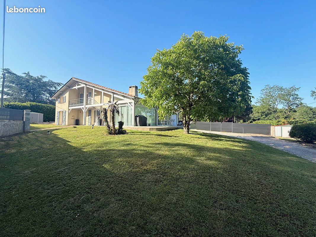Maison 7 pièces 156 m² · à Galgon · 156 m² · 323 000 €