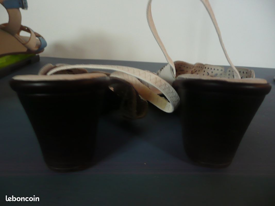 Chaussures blanches dessus cuir dessous cuir taille 38 (image 3)