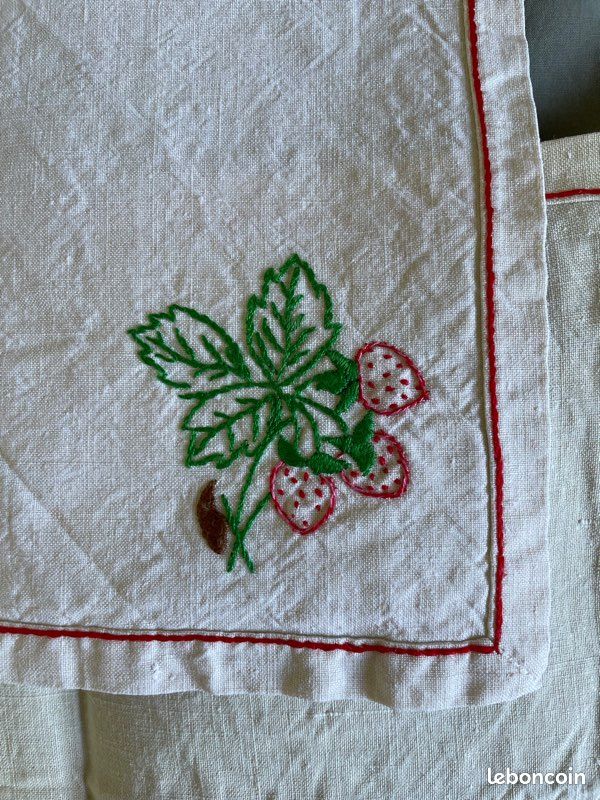 Lot de 5 serviettes brodées vintage motif fraises (image 2)
