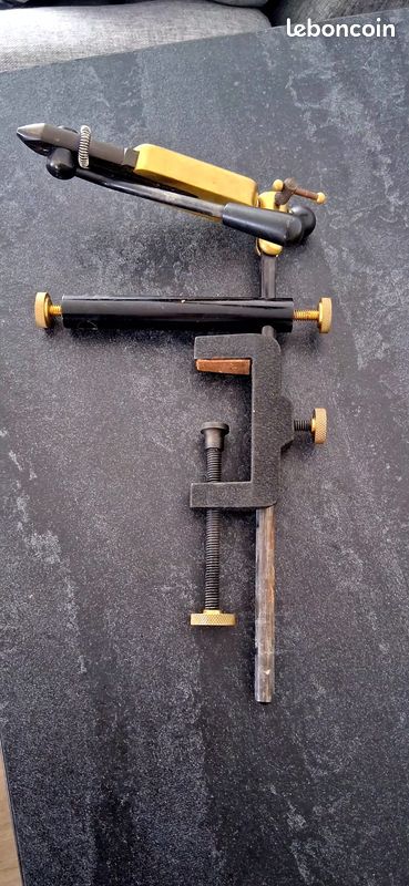 Étau De Montage Mouches Vintage D.H. Thompson Modèle C – USA