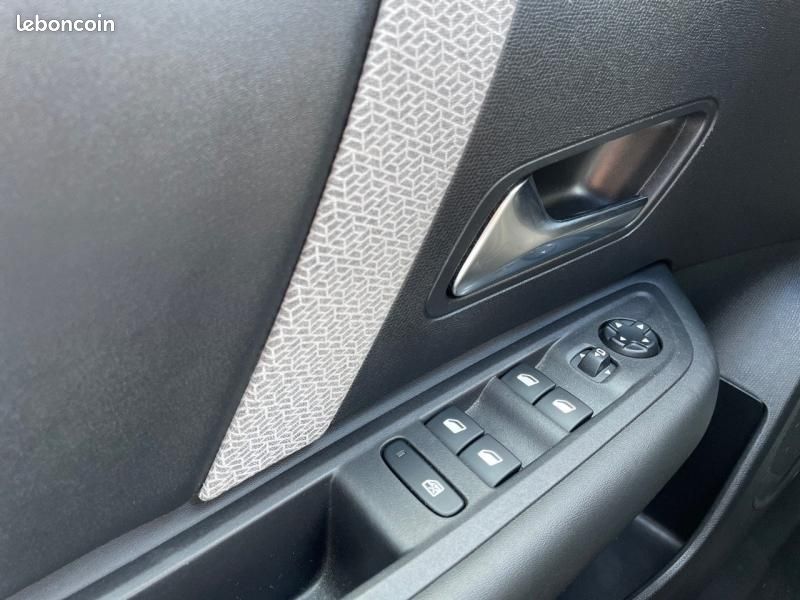 Citroen C4 PureTech 130ch S&S Shine EAT8 (image 15)