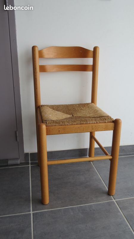 Chaise en bois (image 1)