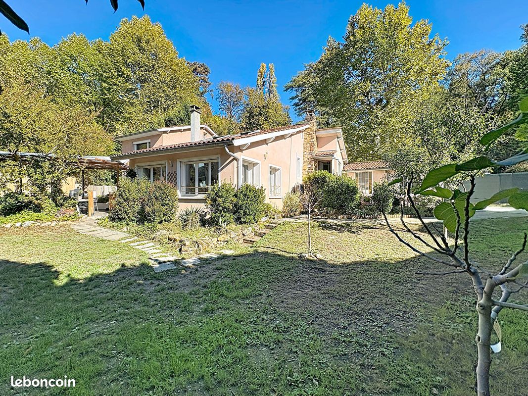 Maison 6 pièces 157 m² · à Caluire-et-Cuire · 157 m² · 970 000 €