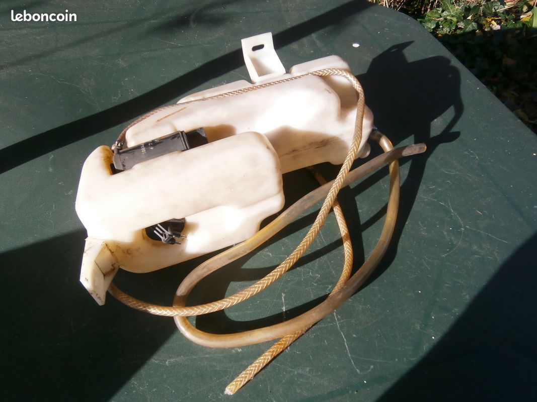 Réservoir lave glace bmw e30 touring (image 1)