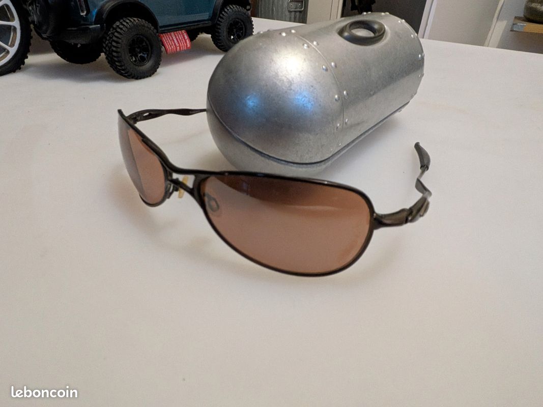 Vends lunette solaire femme OAKLEY (image 8)