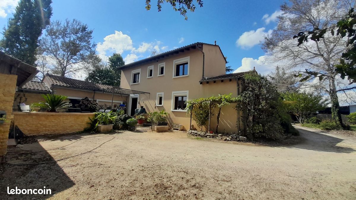 Maison 7 pièces 231 m² · à Trélissac · 231 m² · 392 200 €