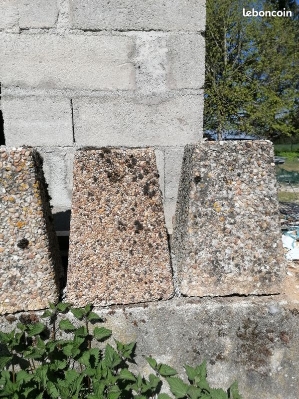 Plots pyramidals en béton (image 1)