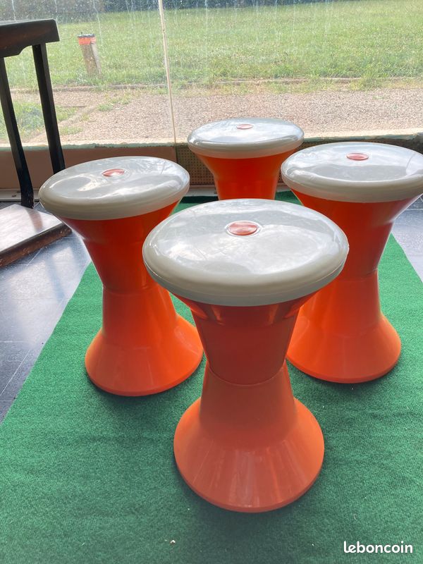 Années 70: Table basse et 4 tabourets Tam Tam (image 2)