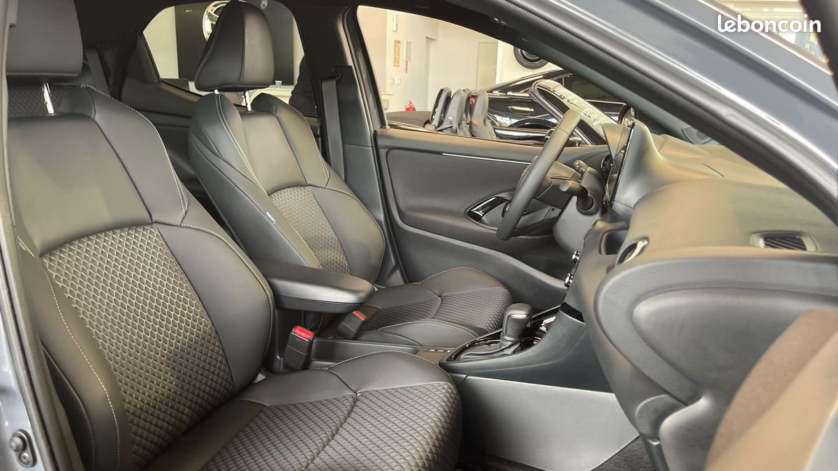 MAZDA Mazda2 Hybrid 1.5L CVT 116 ch Homura (image 14)