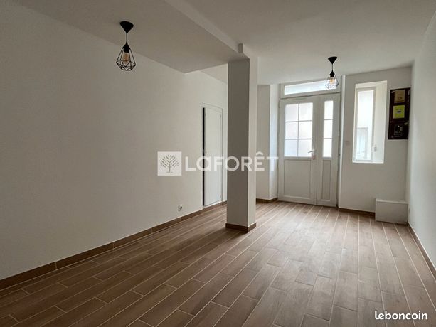 https://img.leboncoin.fr/api/v1/lbcpb1/images/0a/ec/83/0aec83dfcfed78c2a15bc33164a0caf6b6a8b117.jpg?rule=ad-image