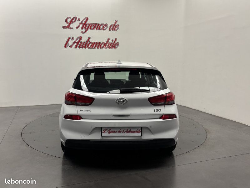 Hyundai I30 1.6 crdi 110 ch Edition 1 / Caméra / GPS / Radar / Climatisation Auto / Ecran / (image 9)