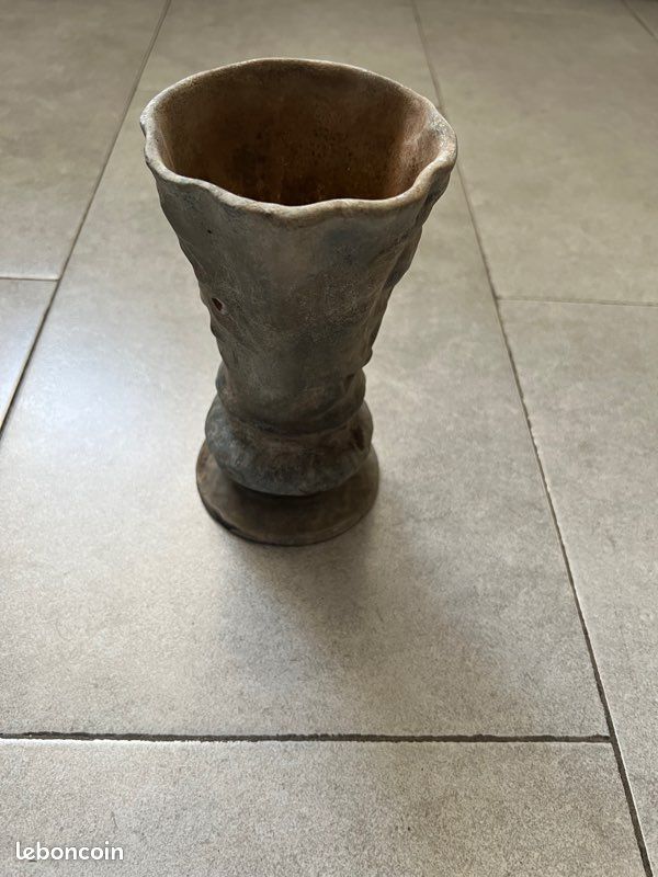 Jardinière en fonte (image 1)