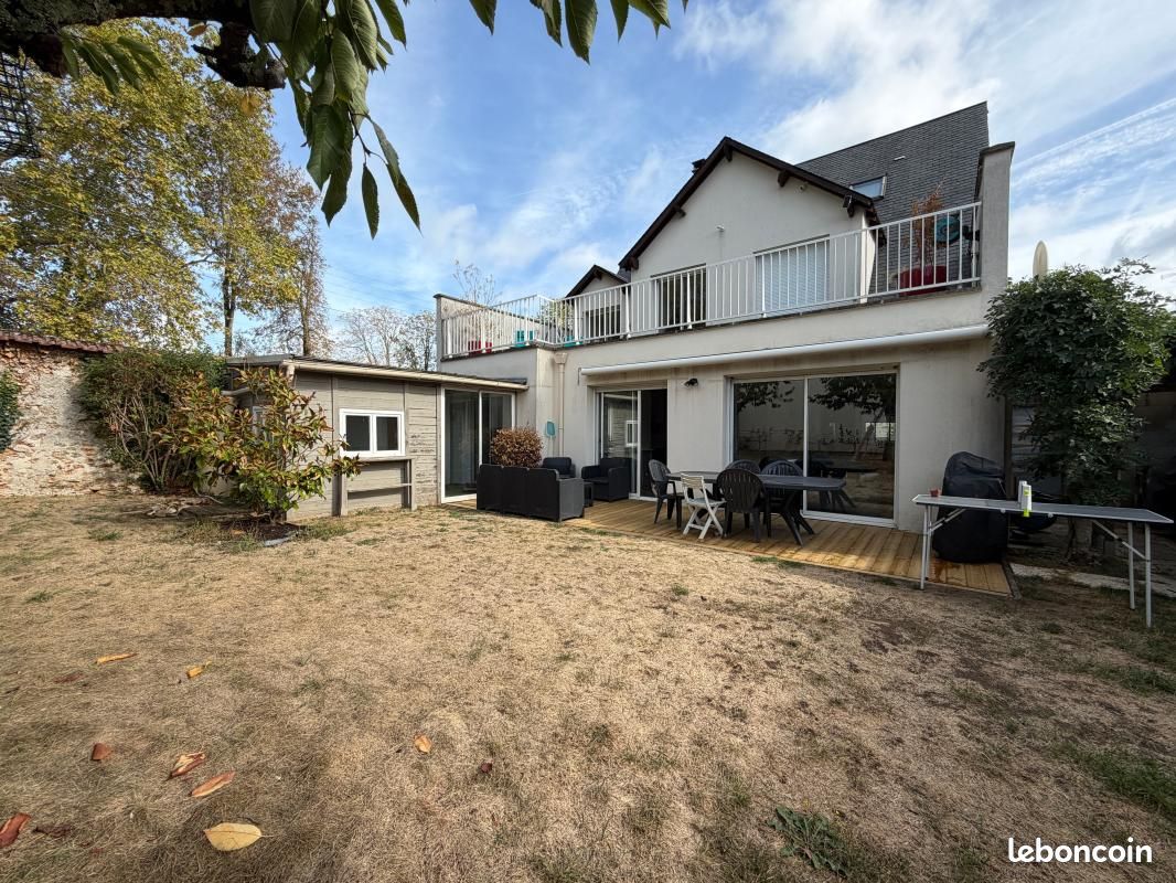 Maison 7 pièces 178 m² · à La Ville-du-Bois · 178 m² · 579 000 €
