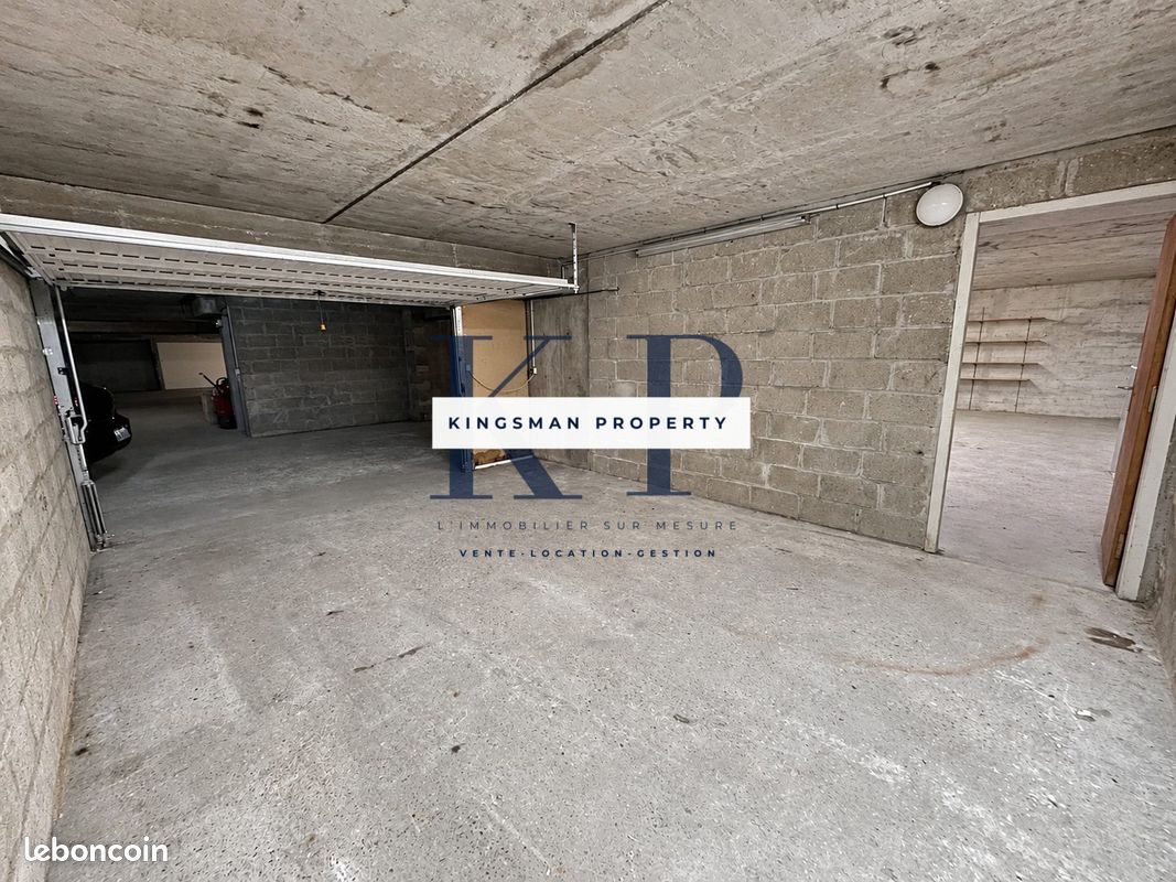 Parking 70 m² · à Ivry-sur-Seine · 70 m² · 550 €/mois