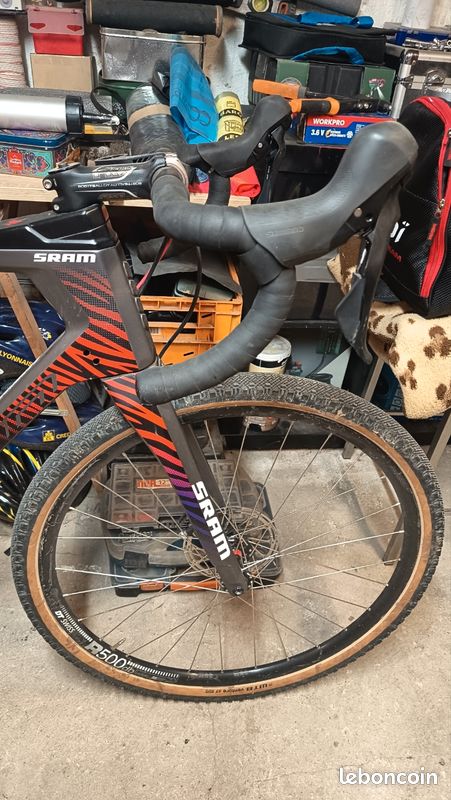 à vendre magnifique vélo carbone gravel (image 2)