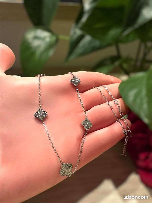 Collier Trèfle En Acier Inoxydable Doré - Neuf Avec étiquettes, Style Floral élégant