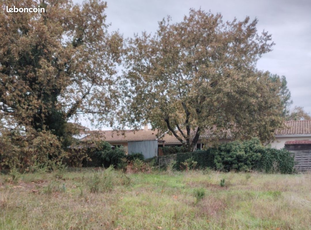 Terrain à bâtir de 676 m² à AUDENGE (33) · 215 000 €